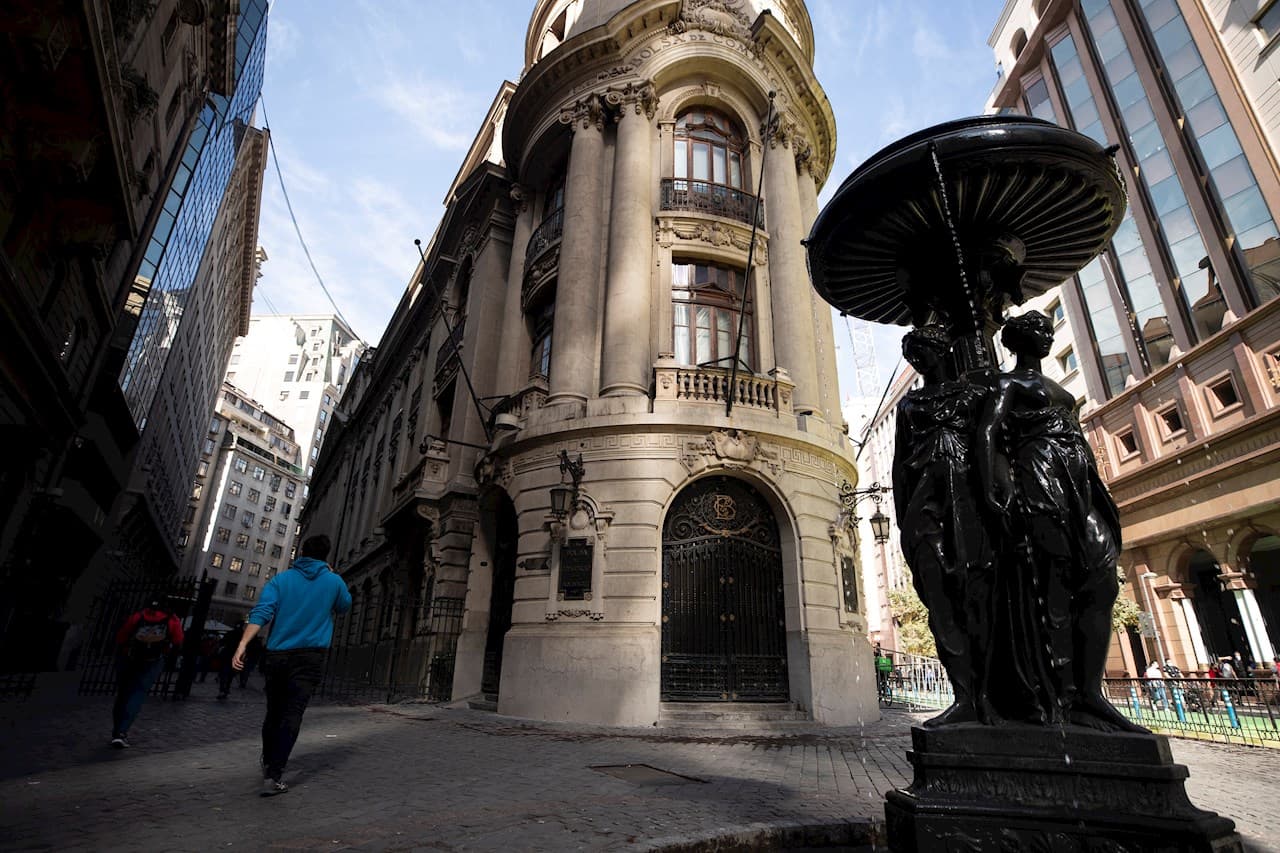Chile recuperará en 2022 el crecimiento "perdido" presionado por ruido político, según Moody's
