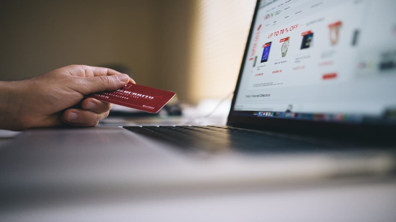 Ventas online del retail cayeron 9,4% durante primer trimestre de 2022 tras flexibilización de medidas por COVID-19