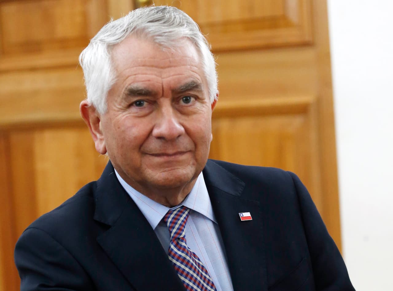 Ministro de Salud de Chile respalda la creación de un carnet de vacunación COVID-19