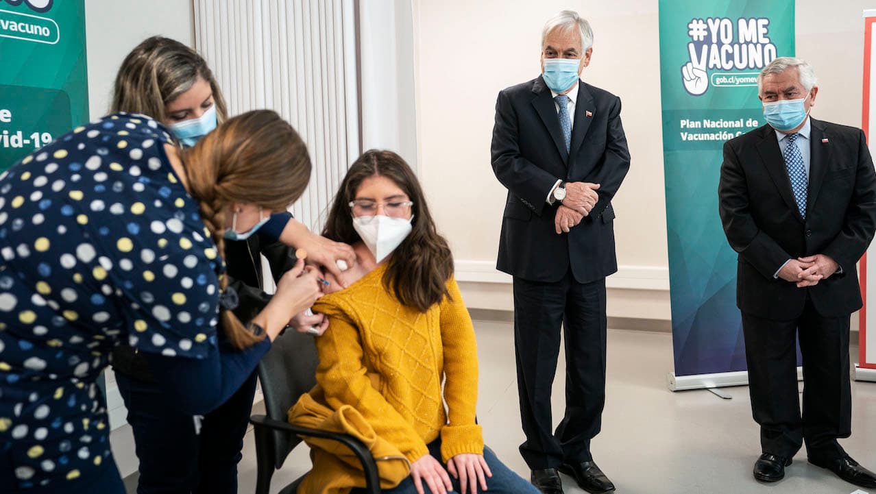 COVID-19: Chile inicia vacunación en menores de entre 12 y 17 años de edad