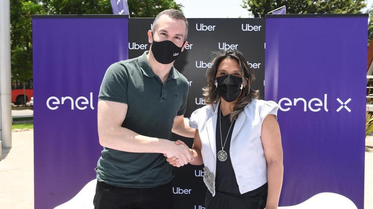 Enel X proveerá vehículos eléctricos a Uber y más puntos de carga en Santiago