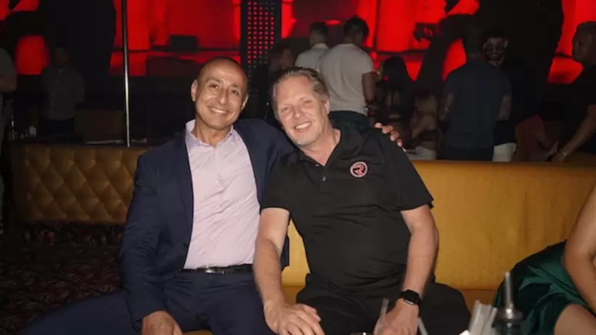 Quién es el CEO detrás de la única empresa de striptease que cotiza en Wall Street