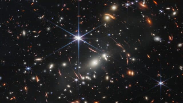 NASA revela ‘una pequeña porción del universo’ con la primera imagen del telescopio Webb