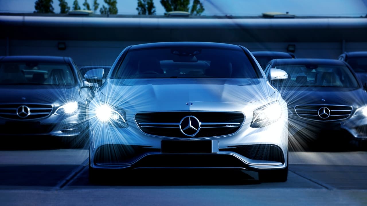Mercedes-Benz empieza a producir vehículos eléctricos en Estados Unidos