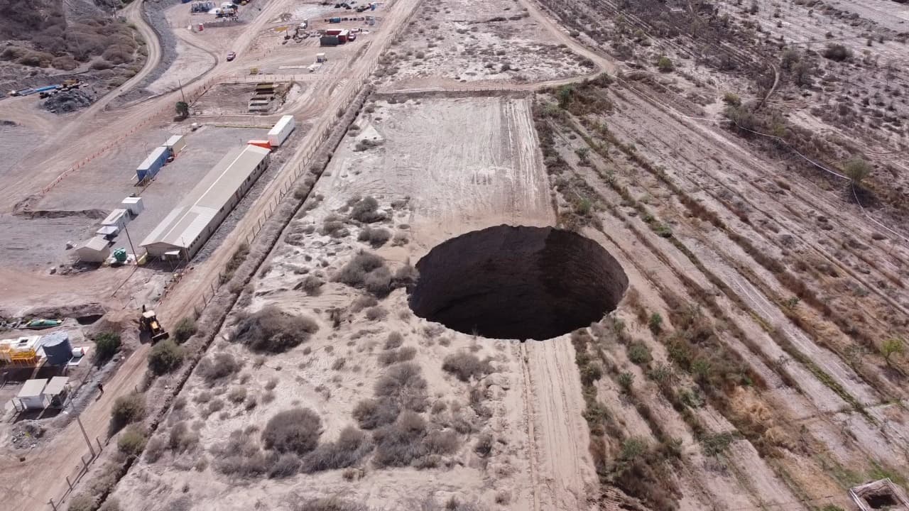 Decretan alerta preventiva en zona cercana a socavón en Tierra Amarilla por amenaza de hundimiento