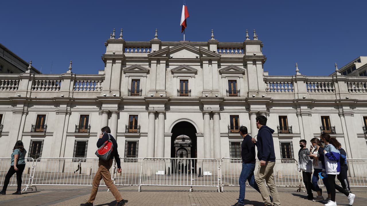 Mercados chilenos suben tras derrota a propuesta de nueva constitución