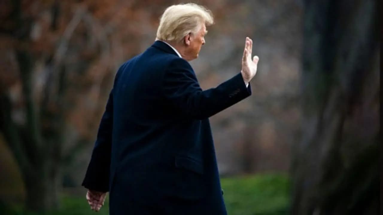 Trump dice que ha sido acusado en investigación sobre el manejo de documentos clasificados
