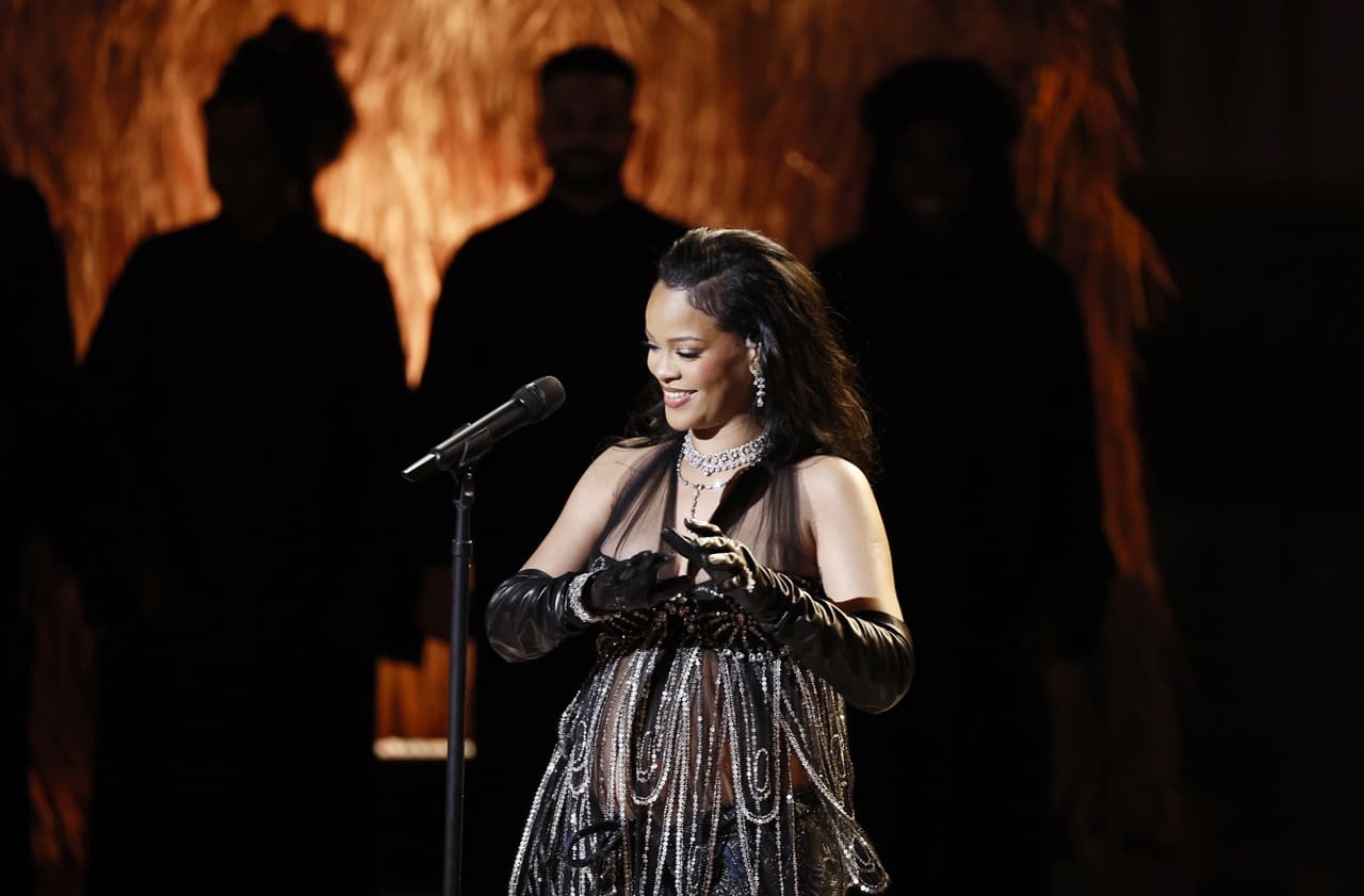 Así fue la interpretación de Rihanna en los Oscar 2023