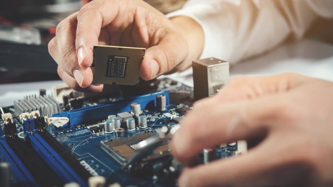 Unión Europea llegó a un acuerdo sobre ley que le permitirá fabricar 20% de los chips del mundo en 2030