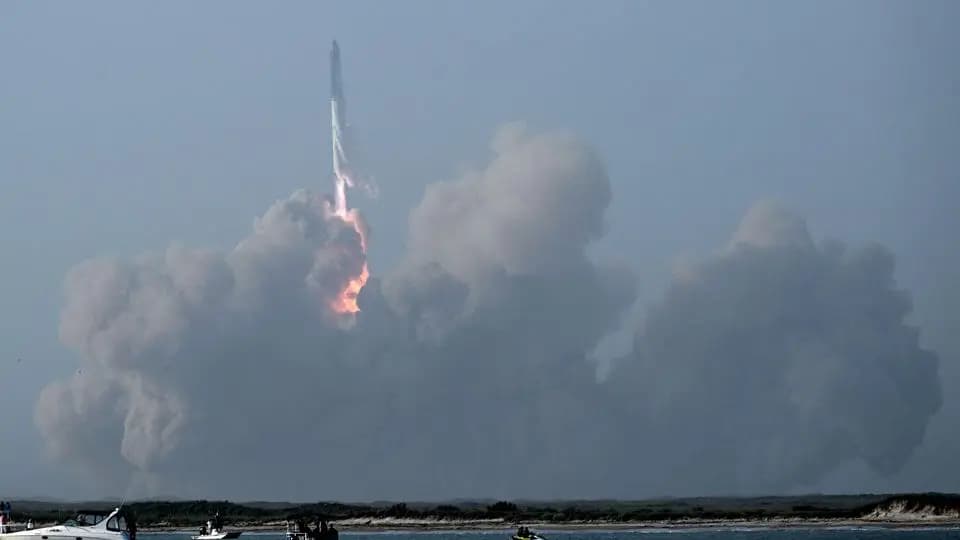 Acusan a Elon Musk de violar leyes ambientales por la explosión del cohete Starship de SpaceX