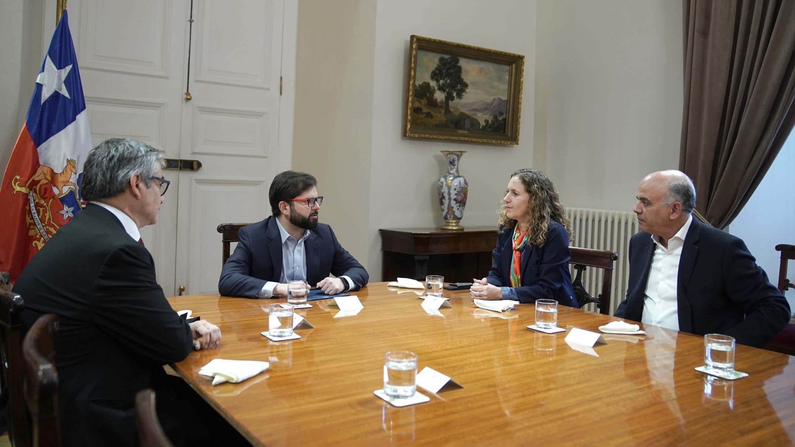 El presidente de la República de Chile, Gabriel Boric, junto al ministro de Hacienda, Mario Marcel, se reunieron con la nueva directiva de la Sociedad de Fomento Fabril (SOFOFA) encabezada por Rosario Navarro y Gonzalo Said