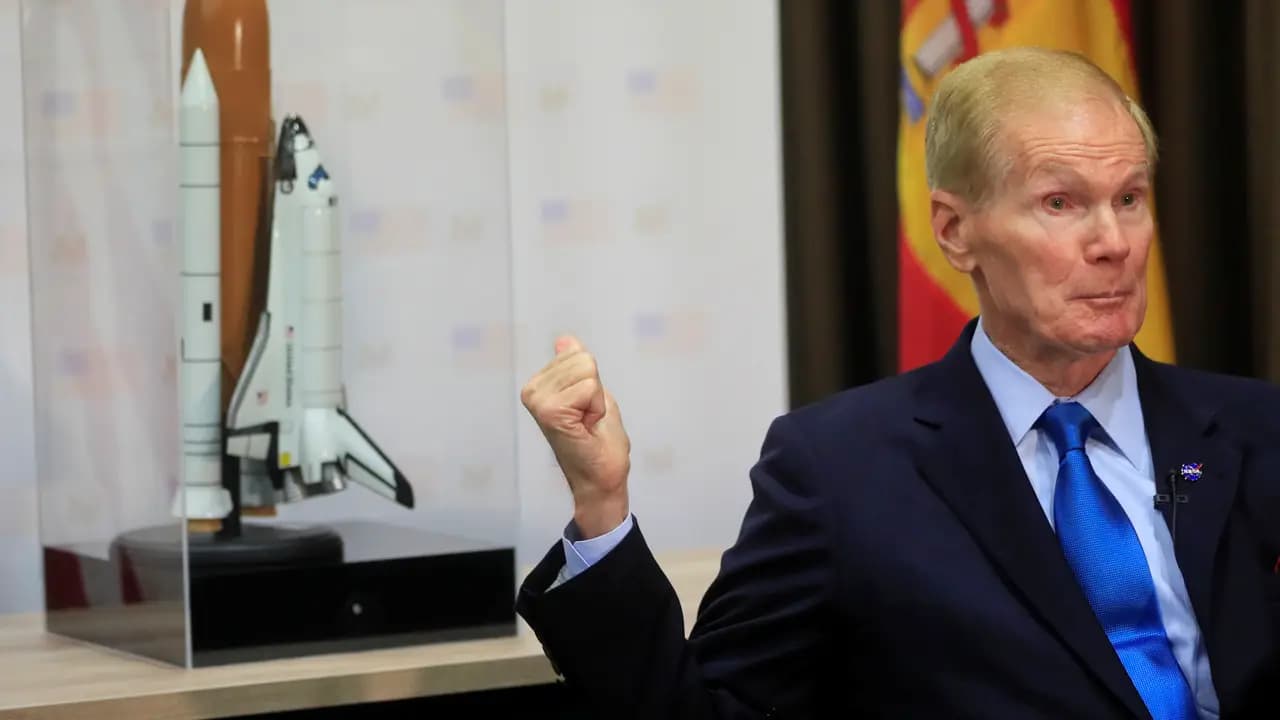 Hay competencia con China por volver a pisar la Luna, considera administrador de la NASA