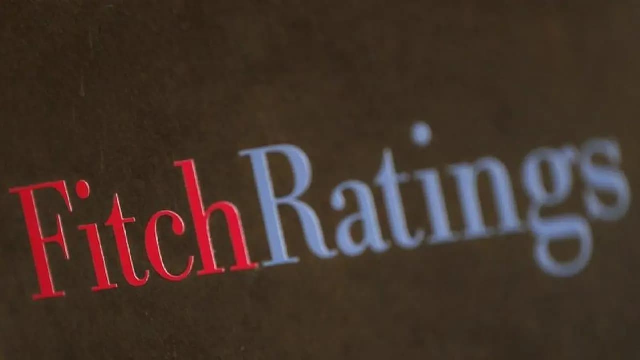 Los disturbios del 6 de enero influyeron en la decisión de rebajar la calificación crediticia de EE.UU, dice la agencia Fitch