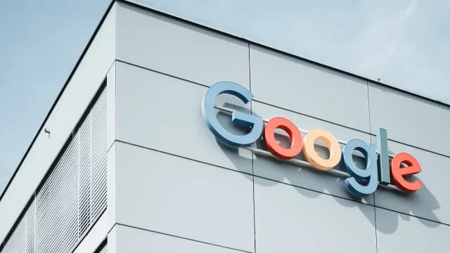 Alphabet, matriz de Google, vende casi 90% de su participación en financiera Robinhood