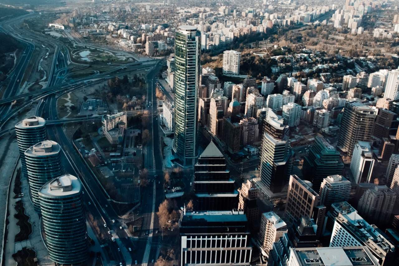 Salario mínimo de 530 dólares entra en vigor en Chile con compromiso de nueva negociación