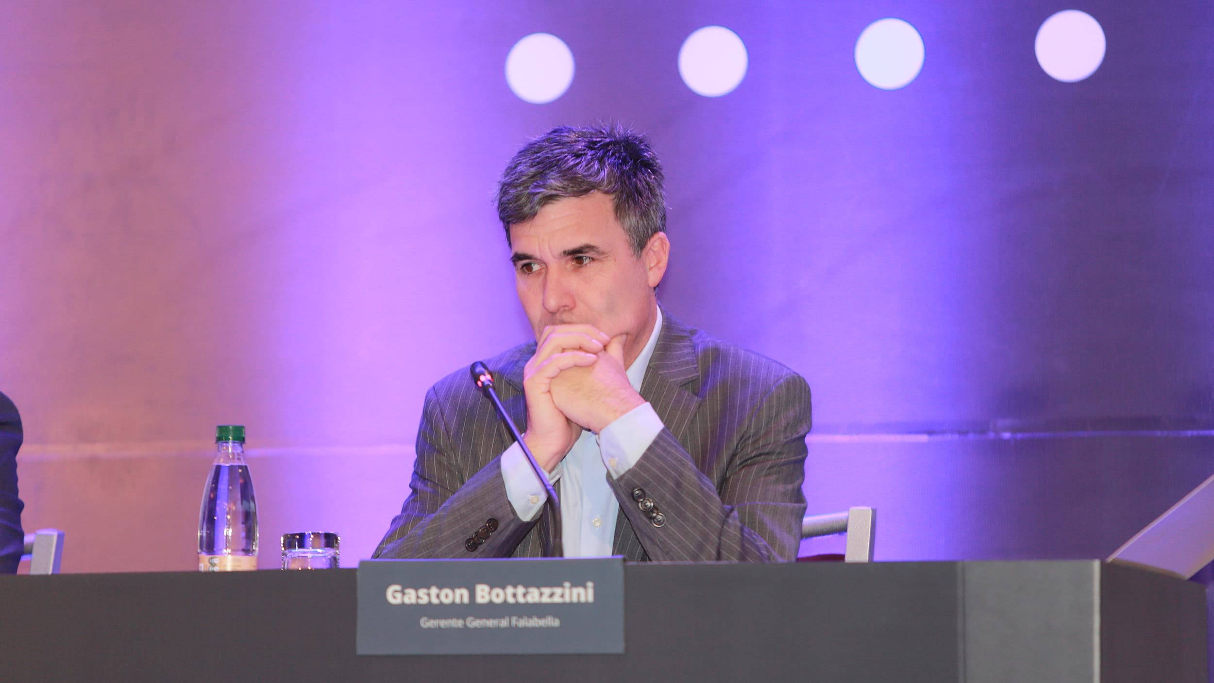 Gaston Bottazzini renuncia a la gerencia general de Falabella en medio de la caída de ingresos