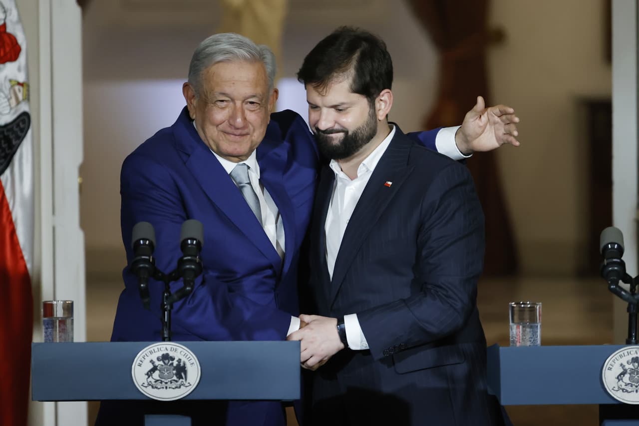 Boric agradece la solidaridad de México tras el golpe y López Obrador homenajea a Allende
