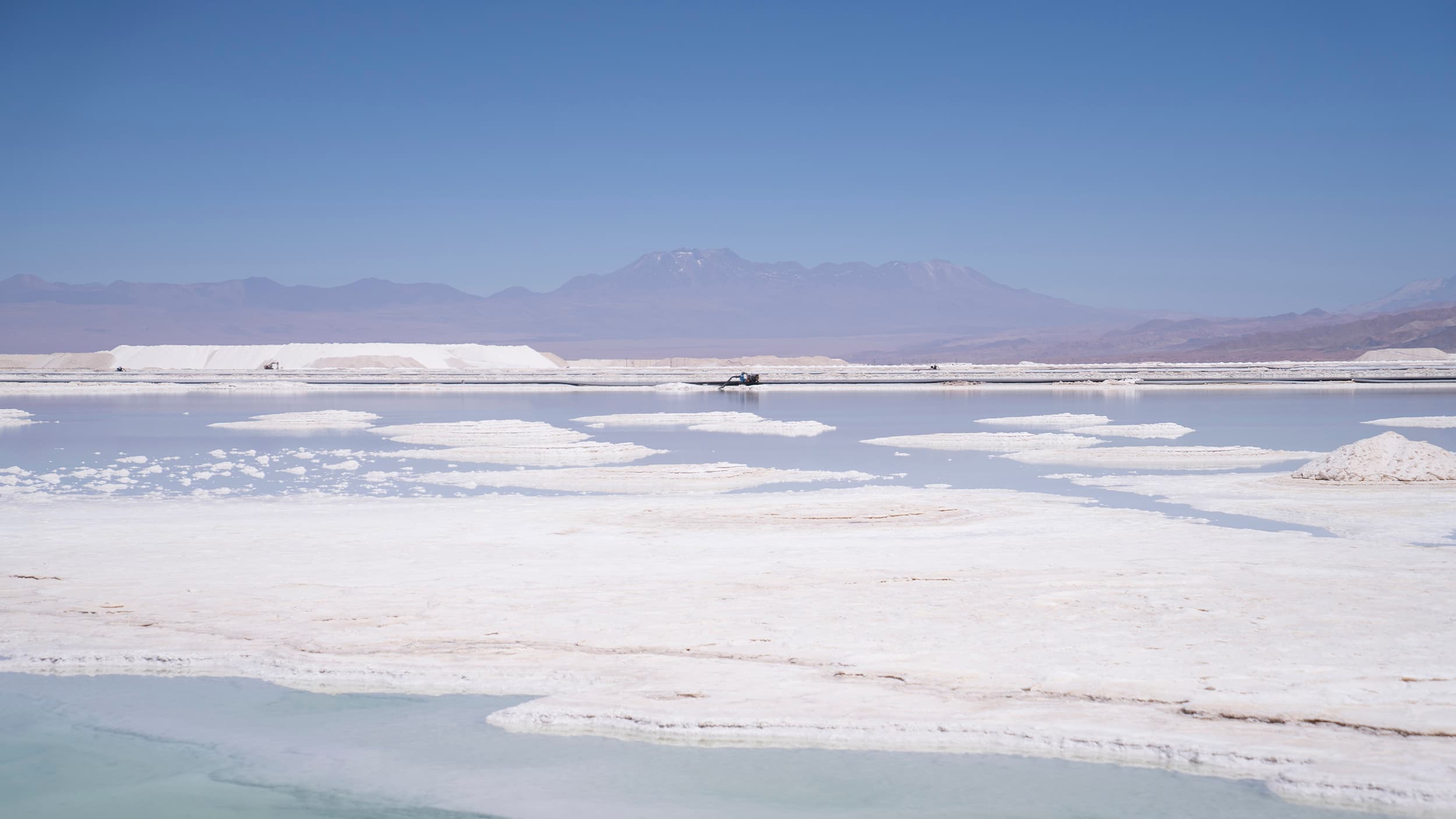Chile abre 26 salares con inversión privada y 2 "estratégicos" con control estatal