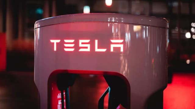 Tesla registra nombre en Chile y busca personal para nueva operación