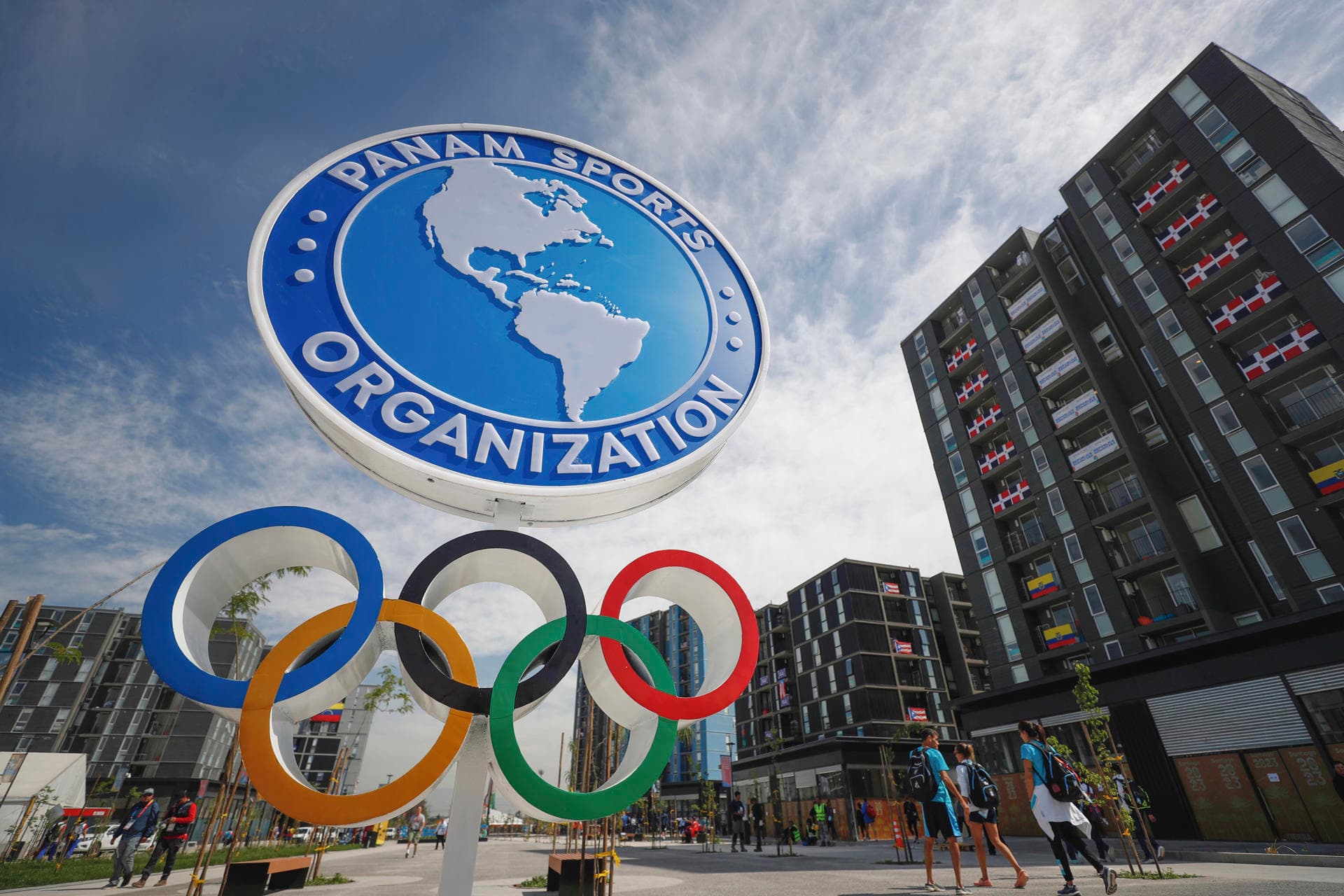 AMDEP857. BOGOTÁ (COLOMBIA), 12/03/2024.- Fotografía archivo del logo de Panam Sports en la Villa Panamericana Juegos Panamericanos 2023, el 19 de octubre de 2023, en Santiago (Chile). La ciudad de Lima fue elegida este martes como la sede de los Juegos Panamericanos 2027, en reemplazo de Barranquilla, en una asamblea general extraordinaria de los 40 Comités Olímpicos del continente realizada en Miami (EE.UU.). EFE/ Sashenka Gutiérrez ARCHIVO