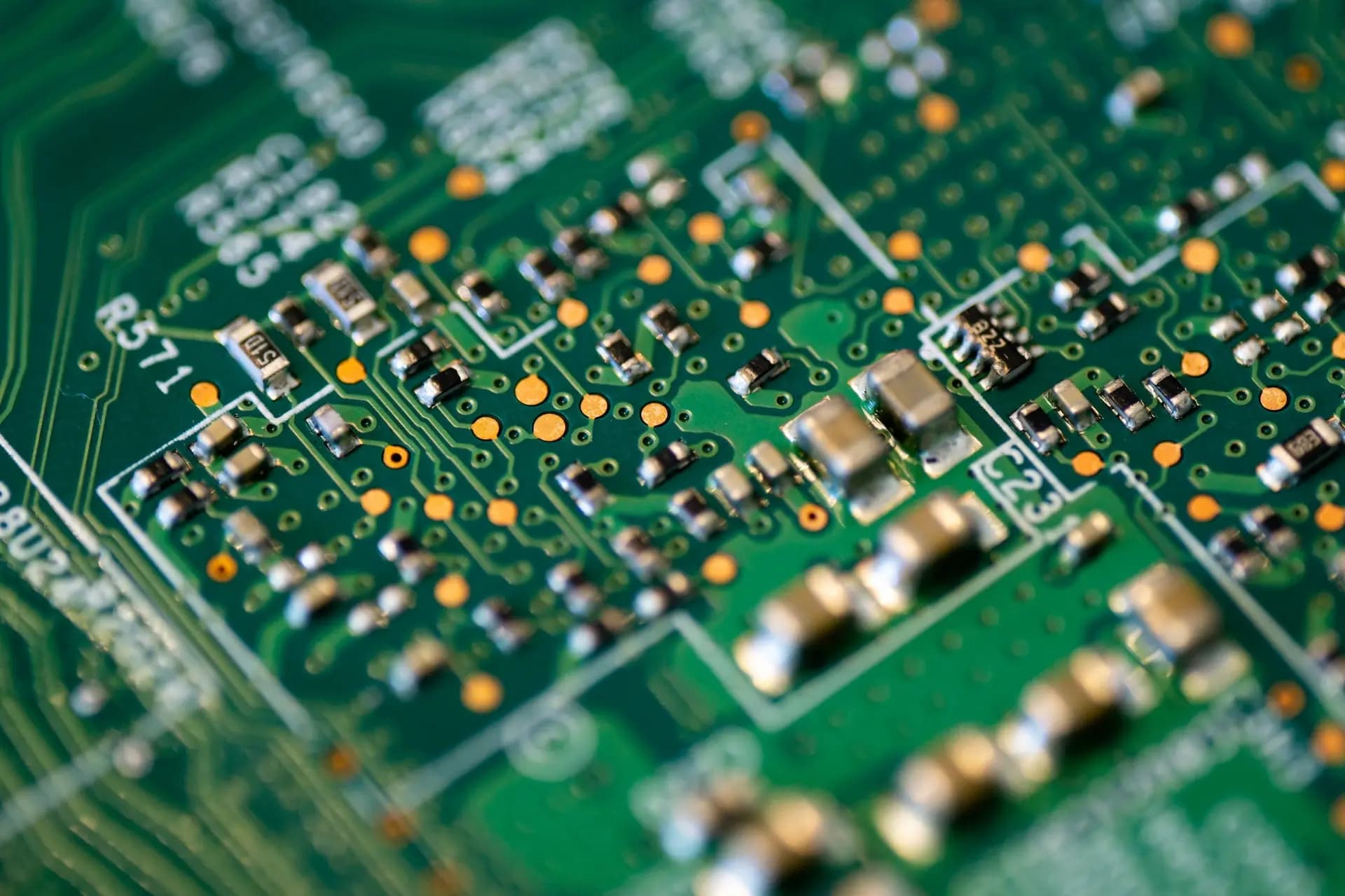 China adquirió chips prohibidos de Nvidia mediante revendedores, según licitaciones