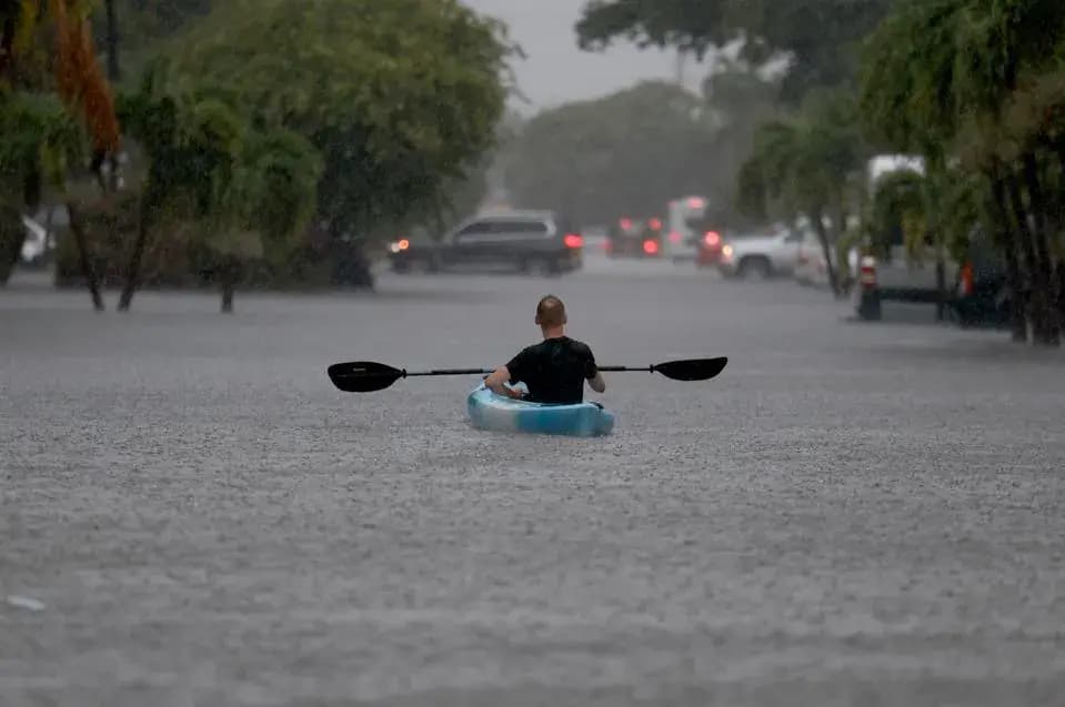 #EnFotos | Lluvias récord inundan el sur de Florida 