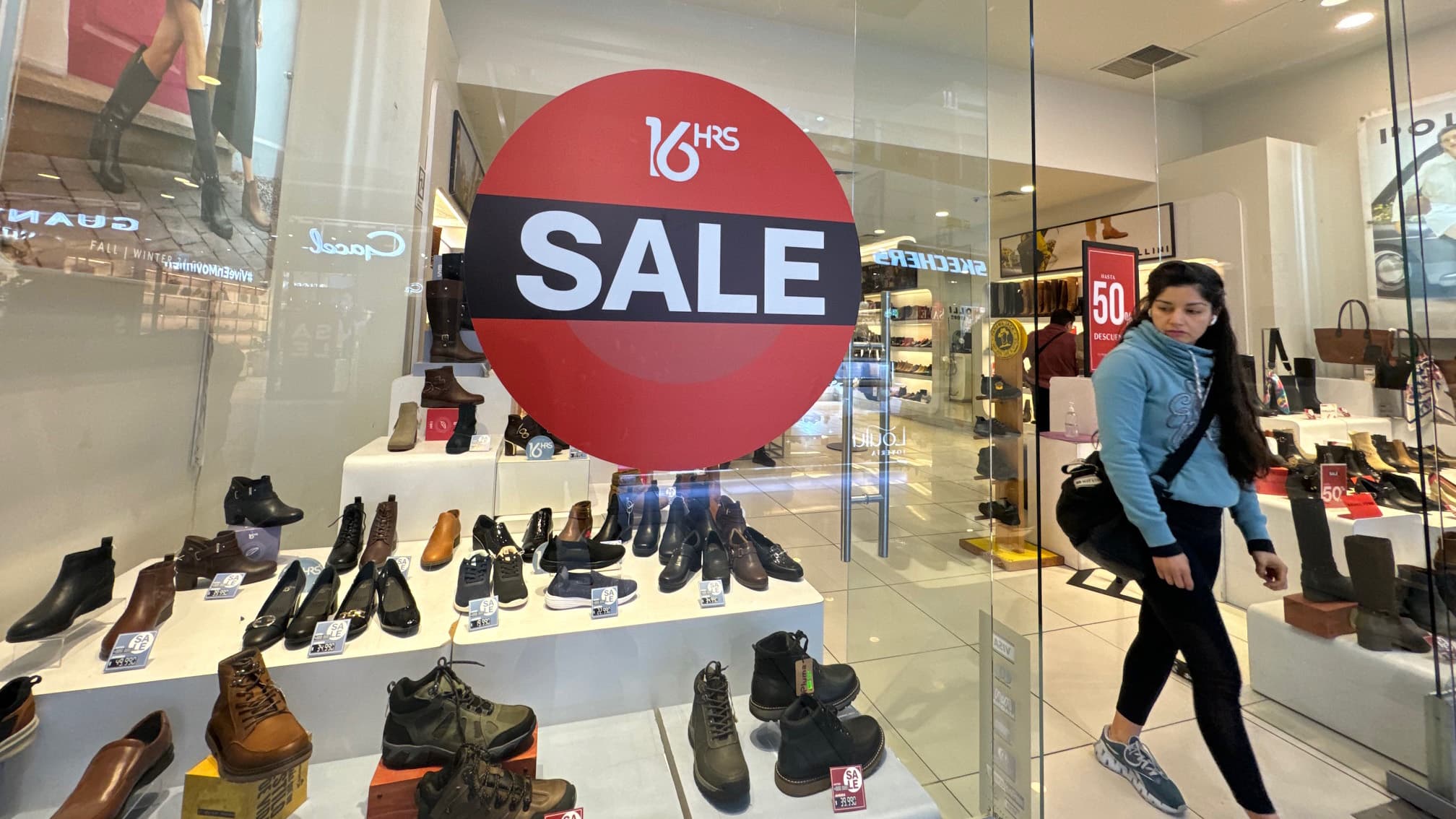 Ventas presenciales del retail en la Región Metropolitana marcan un alza anual en octubre pero menor a la de septiembre
