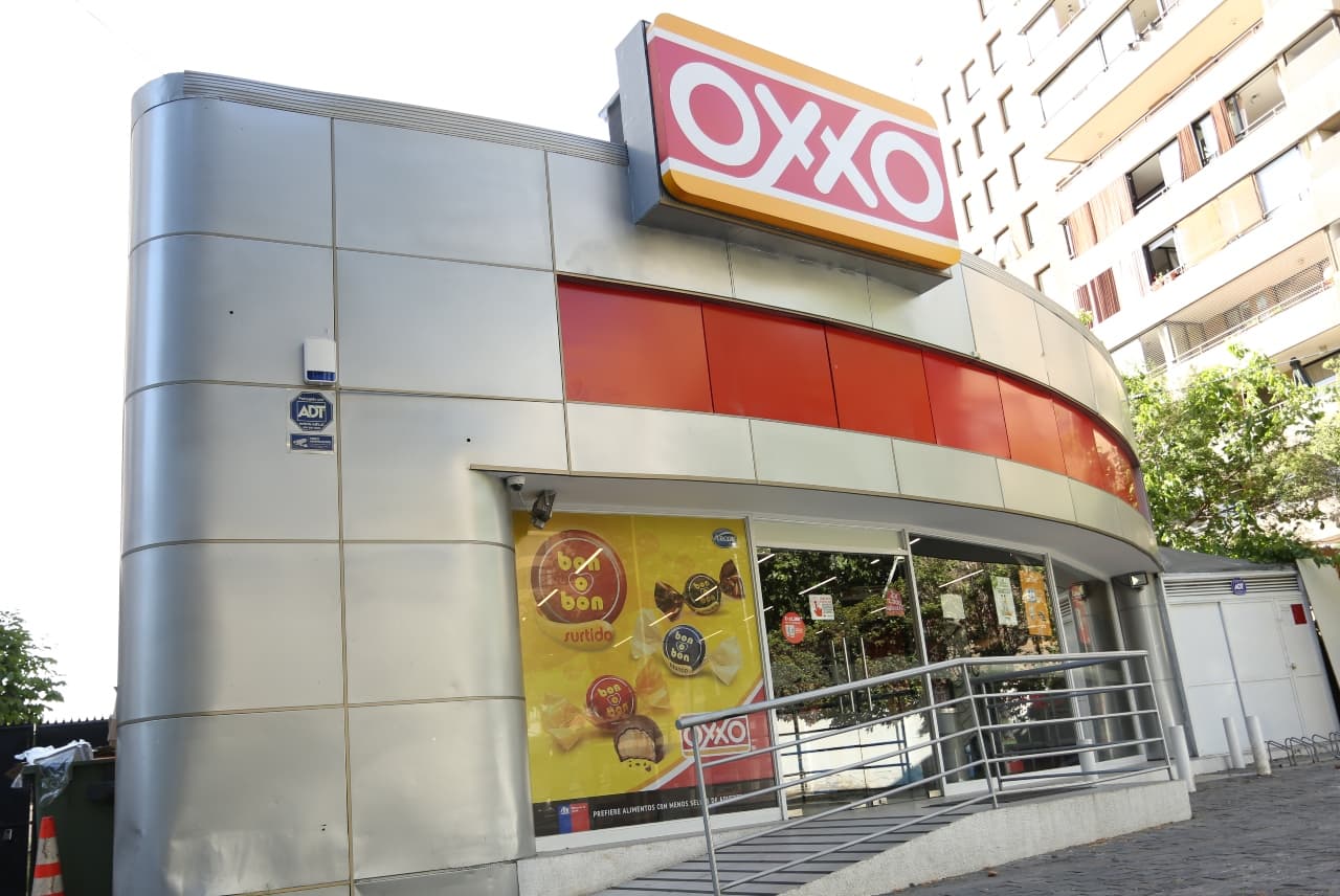 Alianza entre OXXO y Uber Eats en Chile busca potenciar el crecimiento del delivery y llegar a más clientes