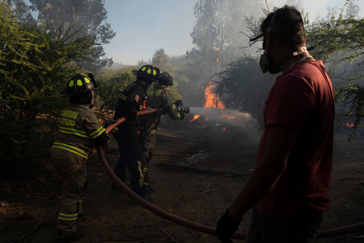 Decretan alerta roja por incendios forestales en Valparaíso