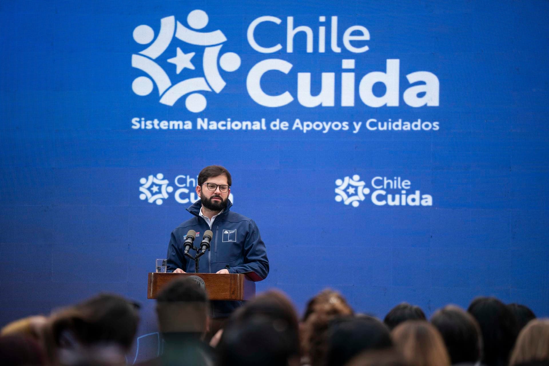 AME4650. SANTIAGO (CHILE), 05/11/2024.- Fotografía cedida por la Presidencia de Chile del presidente de Chile, Gabriel Boric Font, durante un acto este martes, en el palacio de La Moneda en Santiago (Chile). Boric descartó por el momento que vaya a realizar un cambio de gabinete, en medio de fuertes presiones para que remueva a varios de sus ministros y tras las críticas recibidas por un caso de presunta violación dentro del Gobierno. EFE/ Presidencia de Chile /SOLO USO EDITORIAL/ SOLO DISPONIBLE PARA ILUSTRAR LA NOTICIA QUE ACOMPAÑA (CRÉDITO OBLIGATORIO)