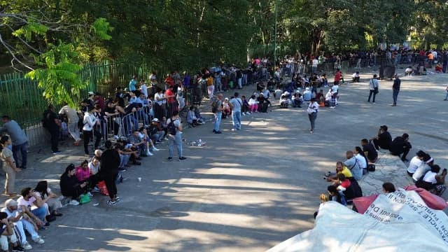 Gobierno de Trump detiene a más de 300 migrantes sólo en un día