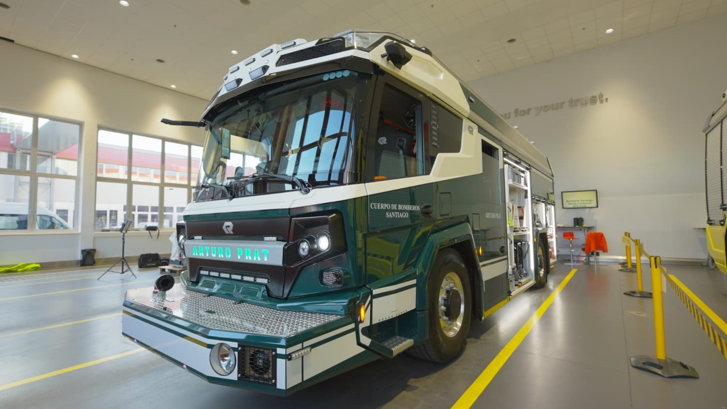 Bomberos de Santiago espera el primer carro bomba eléctrico de Latinoamérica