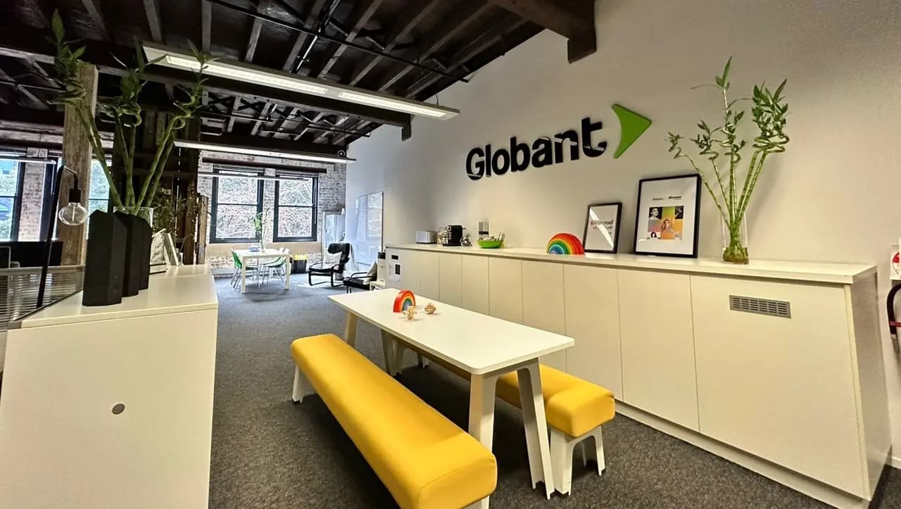 Globant se desploma perdiendo la mitad de su valor en lo que va del 2025