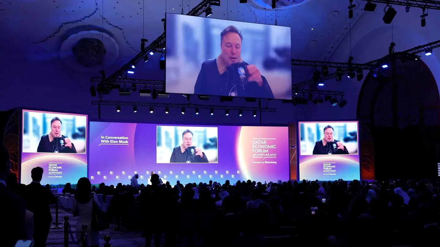 Elon Musk dice que seguirá como CEO de Tesla por los próximos cinco años y las acciones suben 1%