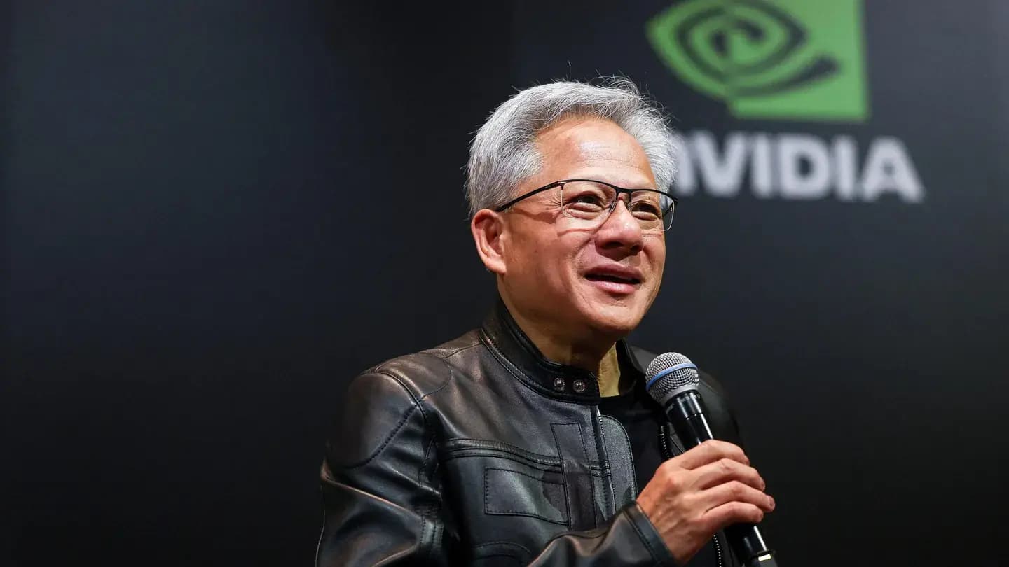 CEO de Nvidia dice que el auge de la IA está lejos de terminar tras pronóstico de ventas conservador