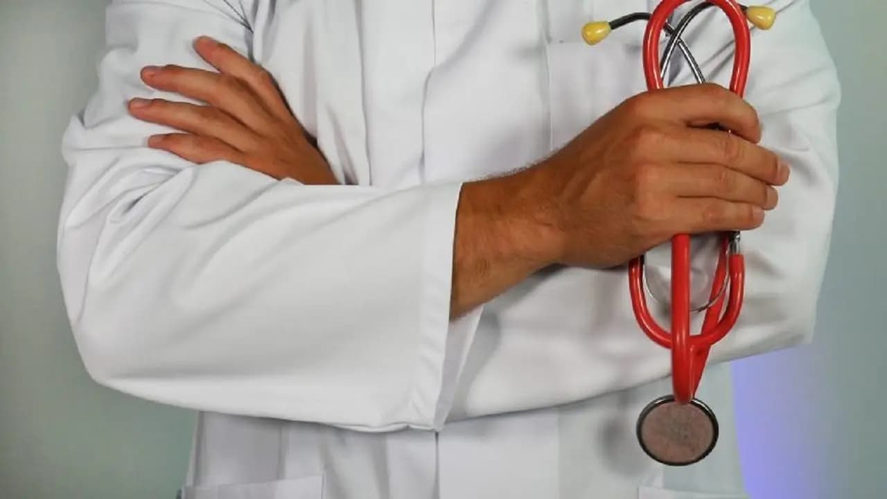 La suspensión de visas podría dejar a EE. UU. con menos médicos nuevos ante la escasez