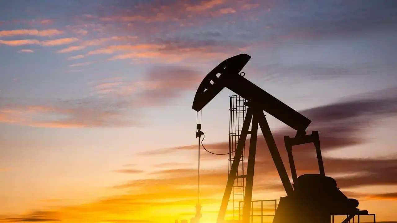 El precio del crudo cae a 68,89 dólares tras anuncio de alto el fuego de Trump