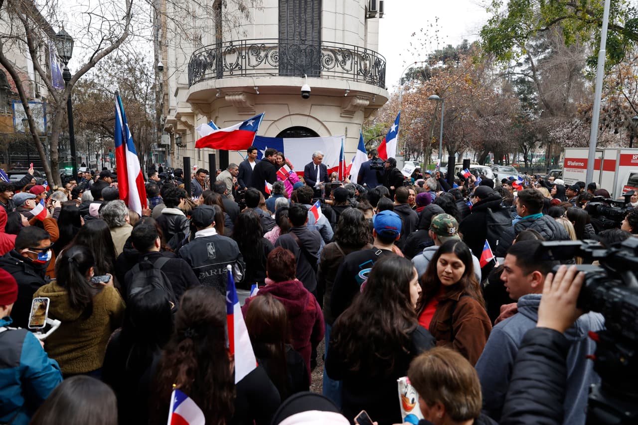 Seguridad y economía en el foco del debate presidencial en Chile