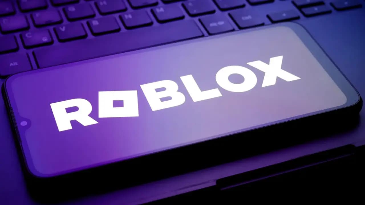 Roblox defiende la prohibición de usuarios ‘vigilantes’ ante crecientes críticas por la seguridad infantil