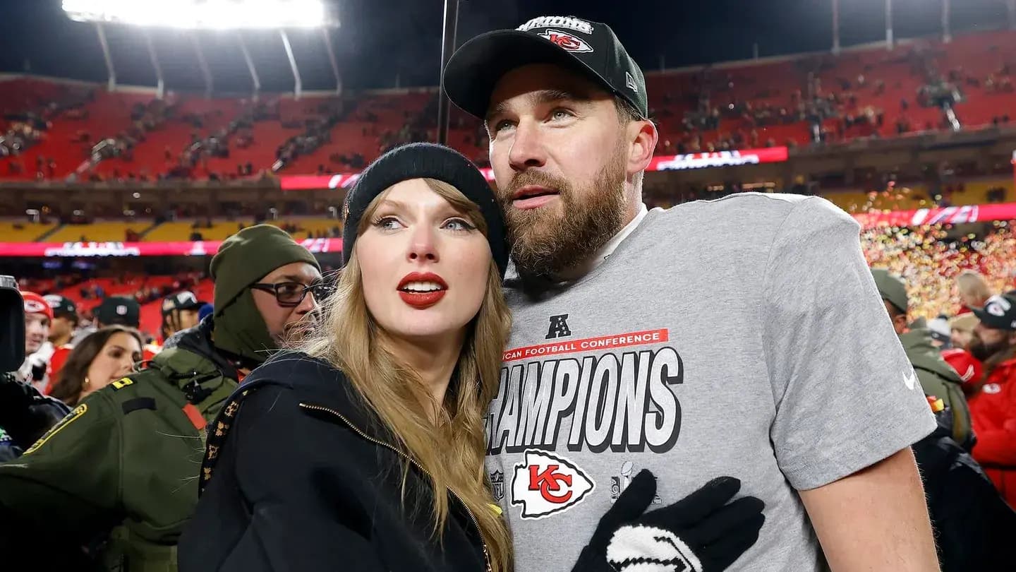 Compromiso de Taylor y Travis: ventas de camisetas de él se disparan 200% mientras la música de ella triunfa en Spotify