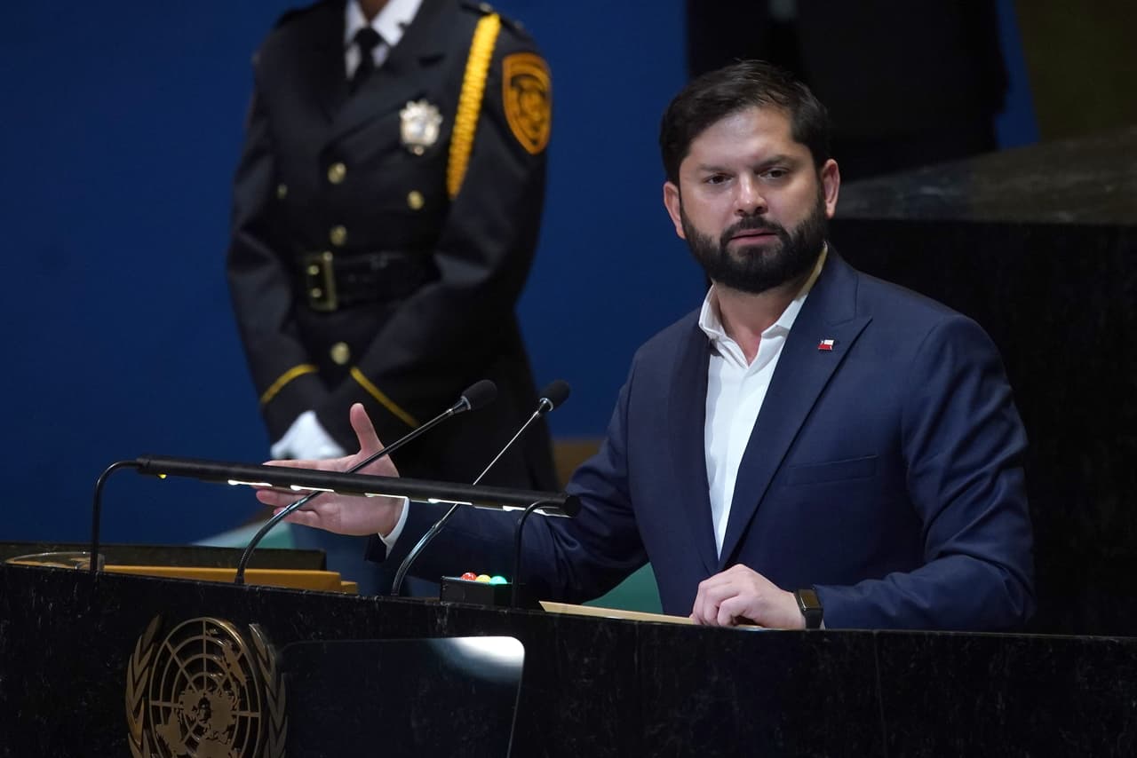 Boric aprueba decreto que amplía parques marinos Nazca-Desventuradas y Mar de Juan Fernández