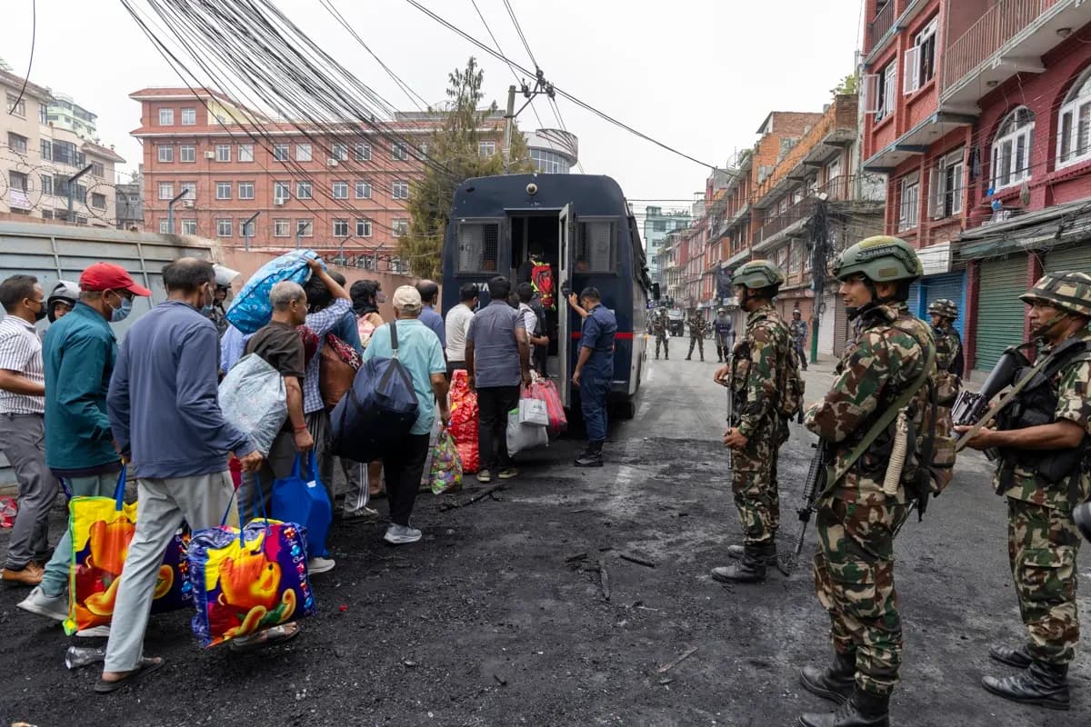 Nepal permanece bajo control militar en medio del caos, con fugas masivas y sin Gobierno