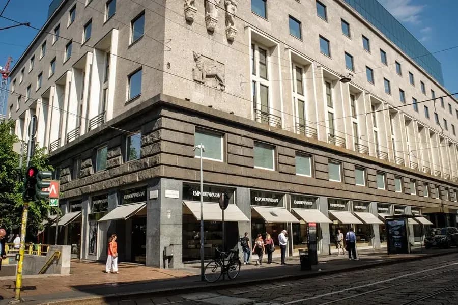 Armani estaría buscando compradores para la venta de participaciones minoritarias