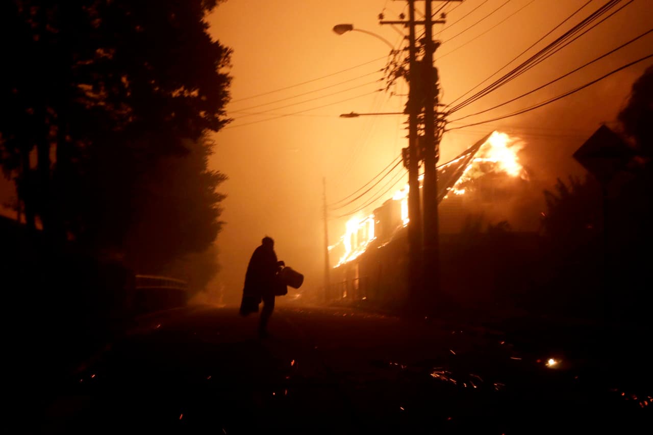 Incendios forestales dejan 16 personas fallecidas en dos regiones del sur de Chile
