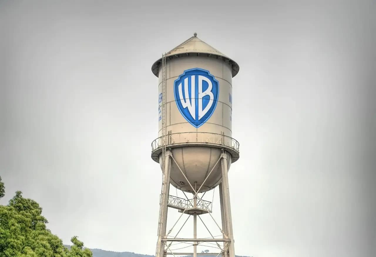 Warner aseguró que el pedido de información de Paramount sobre la oferta de compra de Netflix "busca distraer" y carece de fundamentos