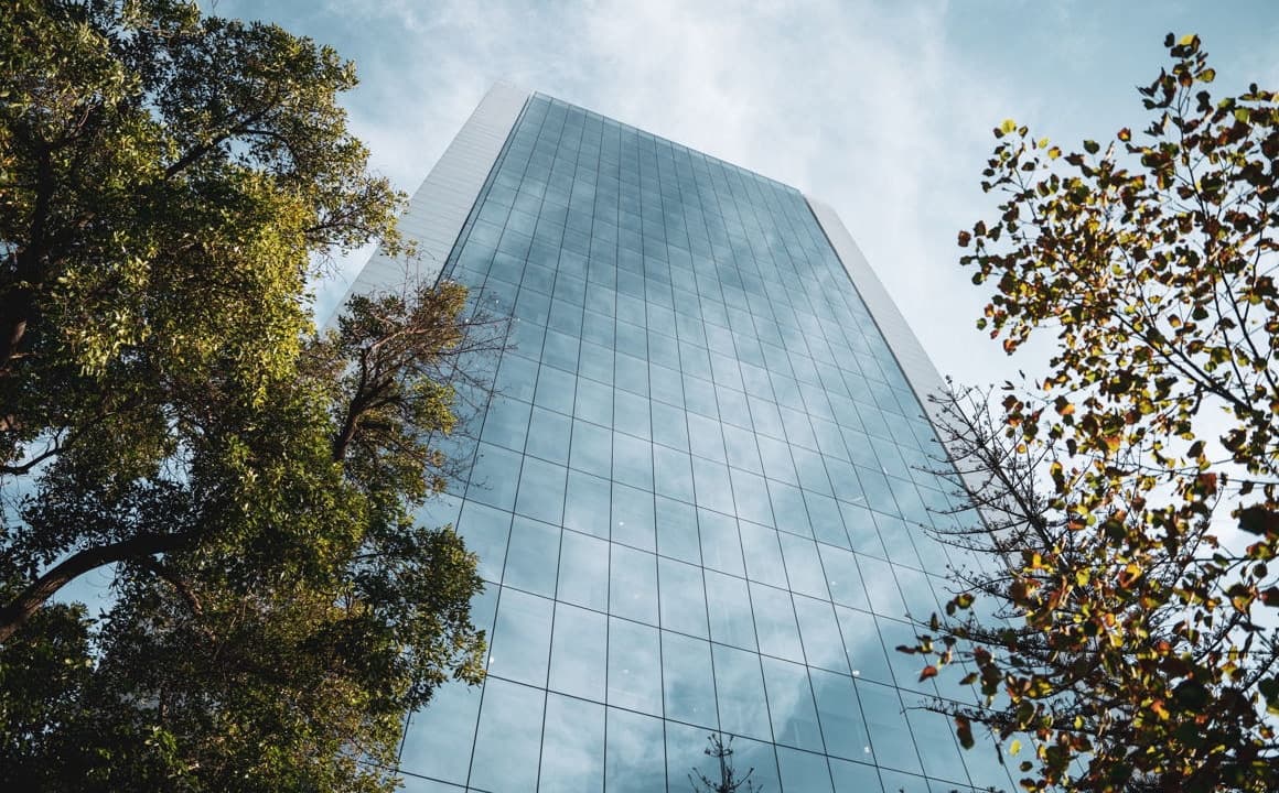 Edificio de Apoquindo, en Santiago, se convierte en el cuarto carbono neutral en operaciones en Chile