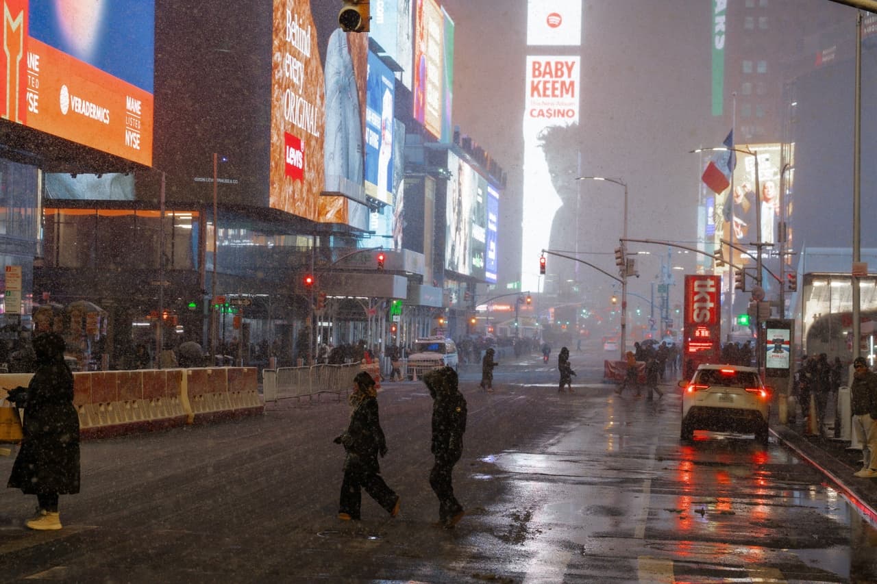 Tormenta en el noreste de Estados Unidos obliga a declarar emergencias y prohibir viajes
