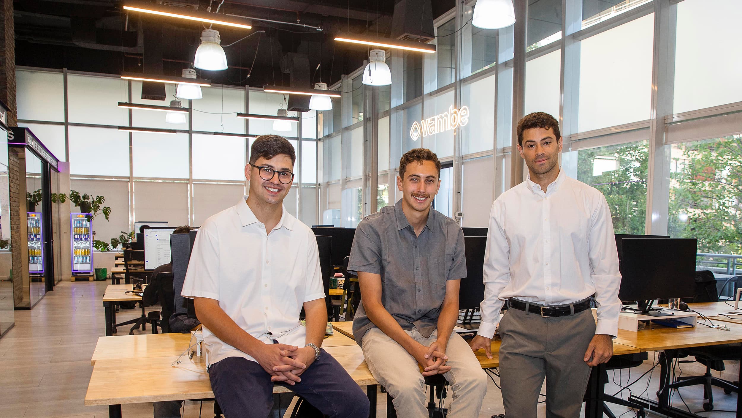Esta startup chilena ha logrado que las empresas vendan hasta un 70% más con agentes de IA que con humanos