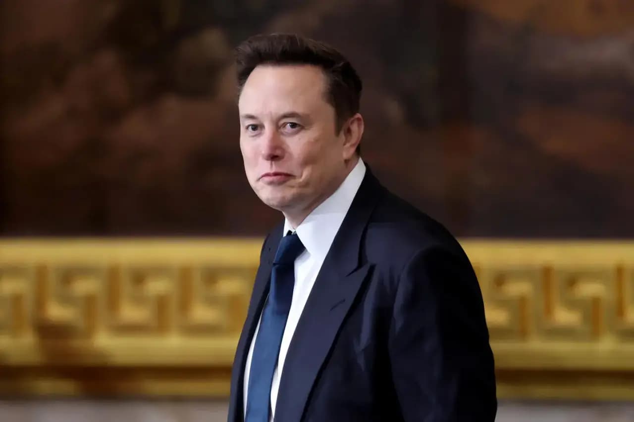 Elon Musk se convierte en la primera persona en tener un patrimonio de 800.000 millones de dólares después de que SpaceX adquiriera xAI