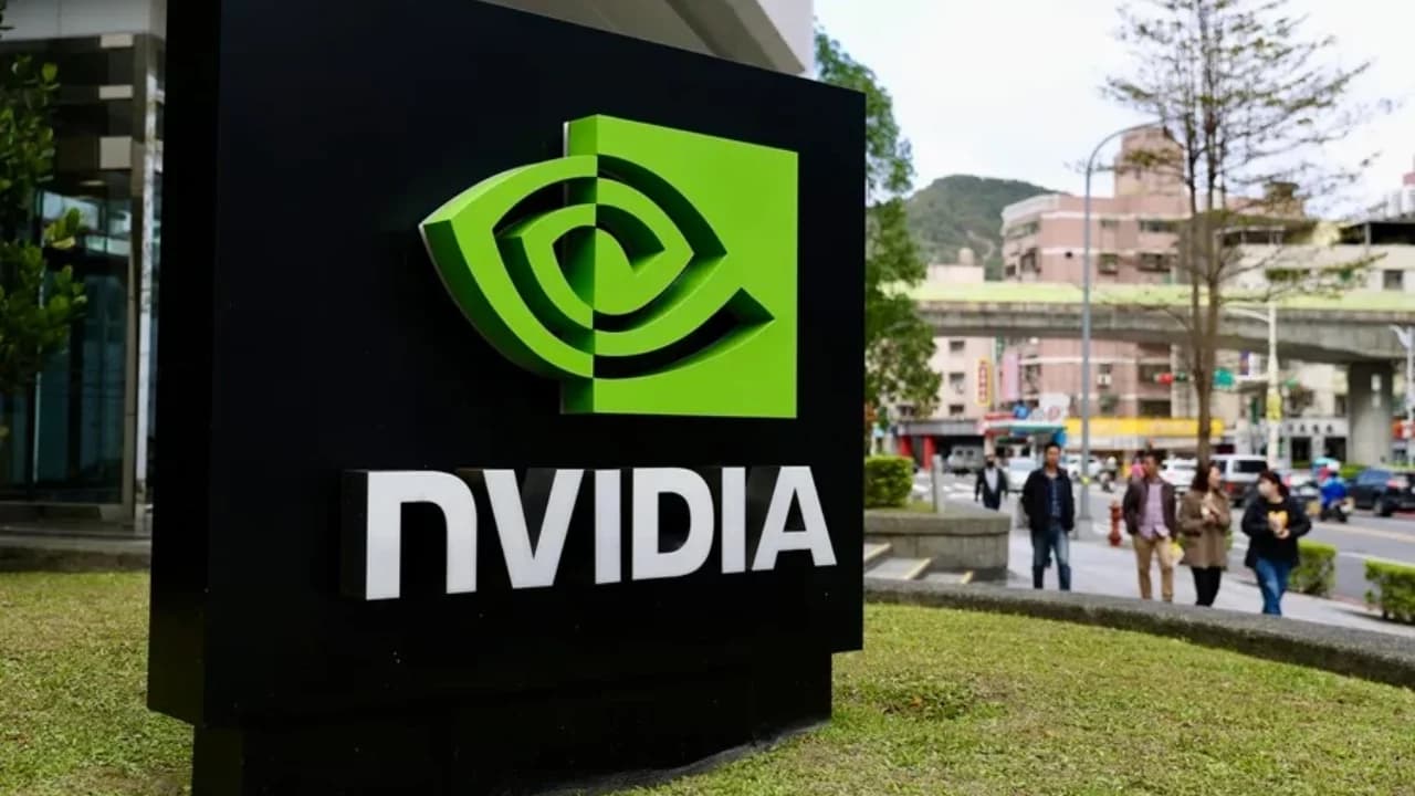 Ganancias de Nvidia suben 94% al cierre de 2025